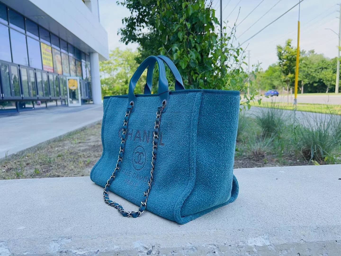 CHANEL GREEN WOVEN VELOUR DEAUVILLE TOTE MEDIUM