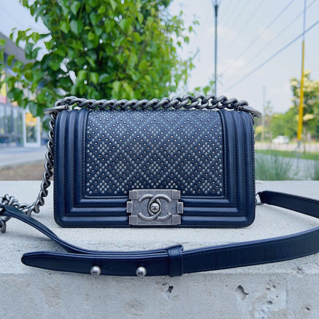 Chanel boy caviar online leather