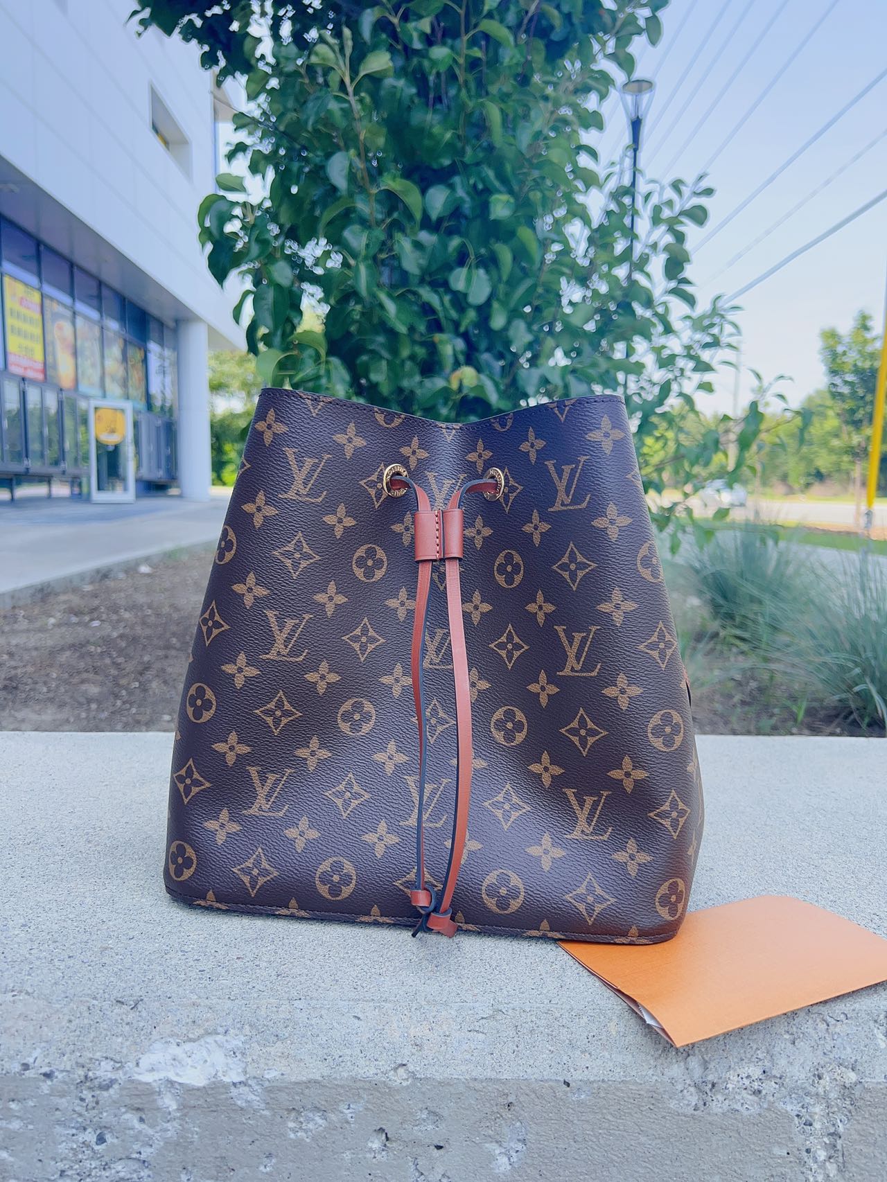 Neonoe vuitton clearance