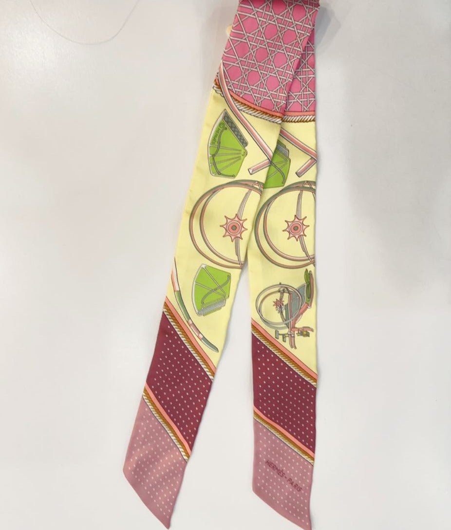 Hermès Silk Les Voitures A Transformation Twilly Jaune Soufre Vieux Rose Vert