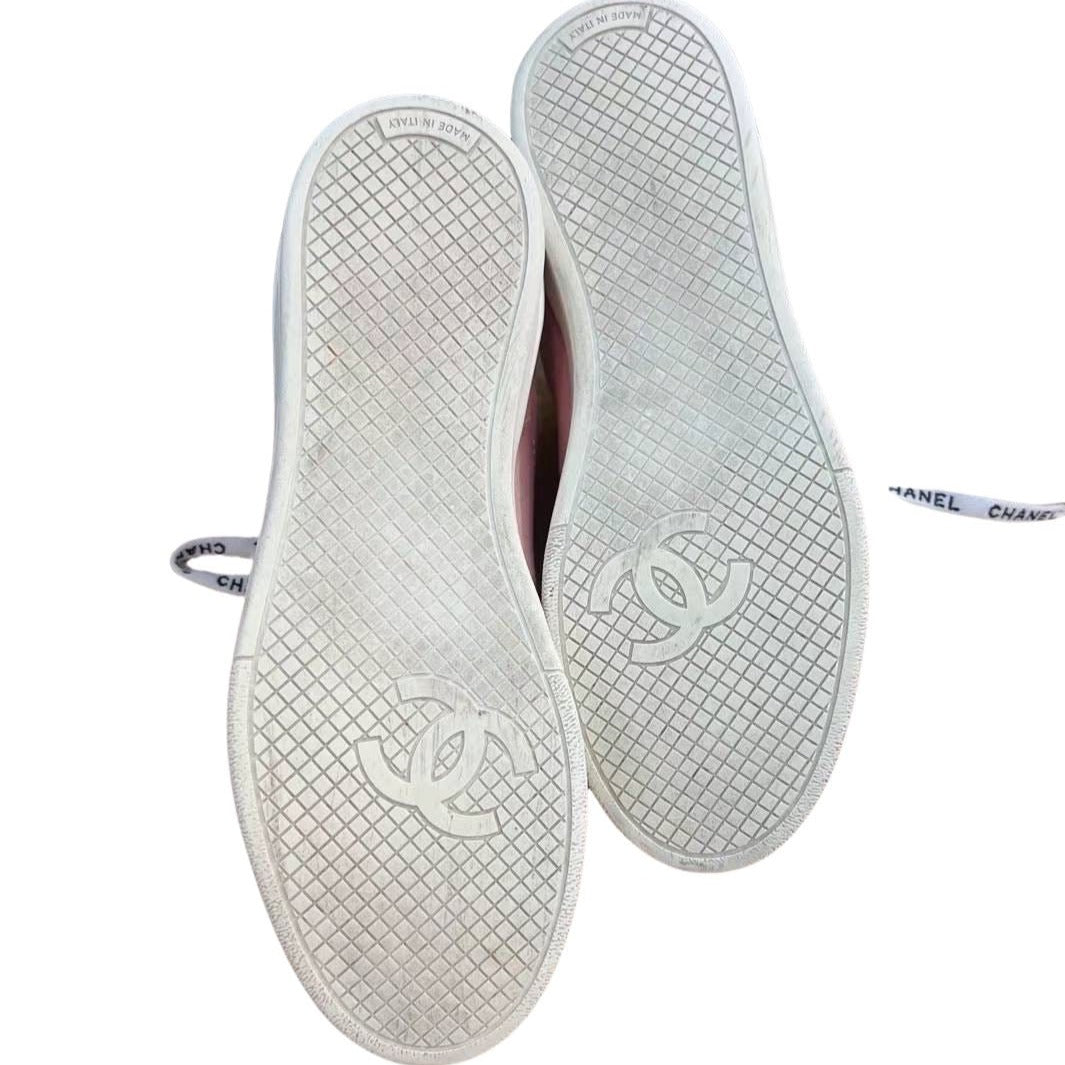 Chanel-19C-Weekender-Pink-Canvas-Logo-Lace-Sneaker-Bottom