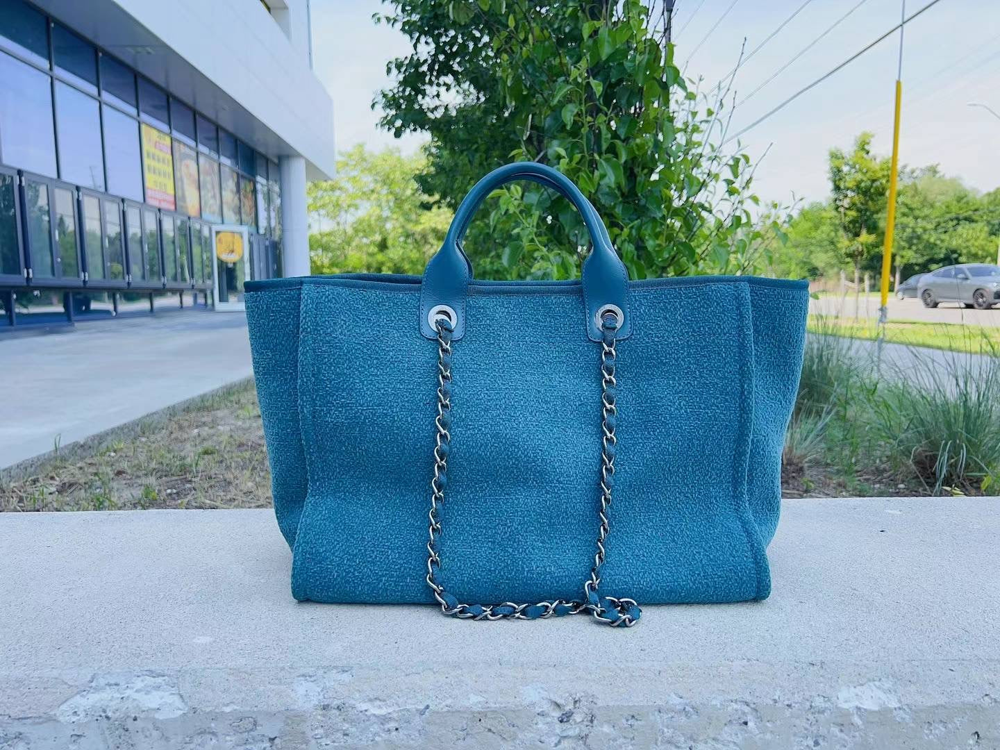 CHANEL GREEN WOVEN VELOUR DEAUVILLE TOTE MEDIUM