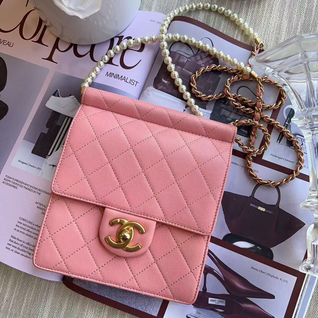 Chanel Pink quilted handbag with gold clasp