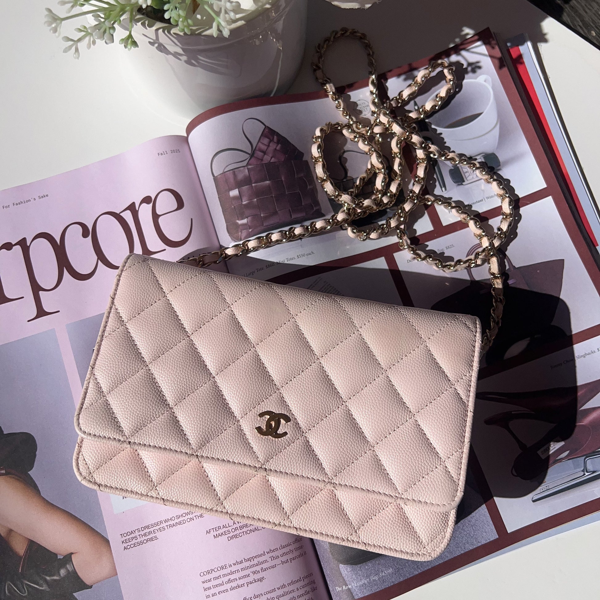 Pink quilted handbag with gold chain