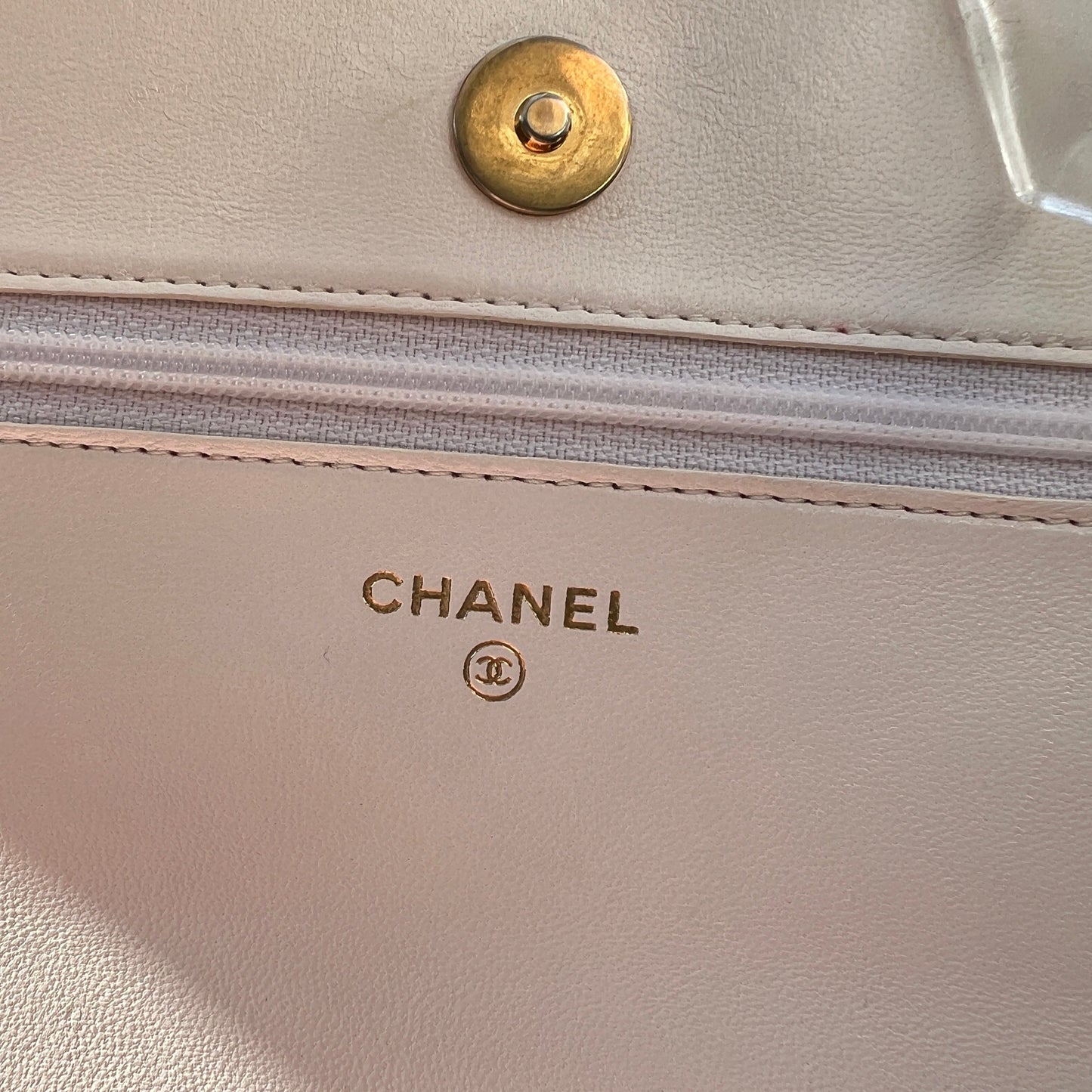 Chanel Quilted 19 Wallet On Chain White