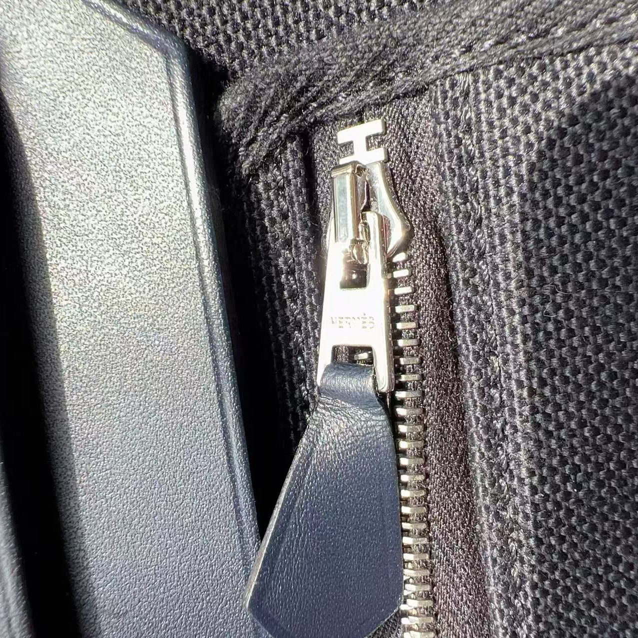 Hermes Herbag Zip Retourne 31 PM Toile Vache Hunter Black and Dark Blue PHW