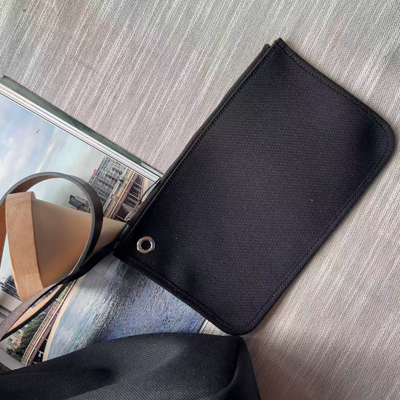 Hermes Herbag Zip Retourne 31 PM Toile Vache Hunter Black and Dark Blue PHW