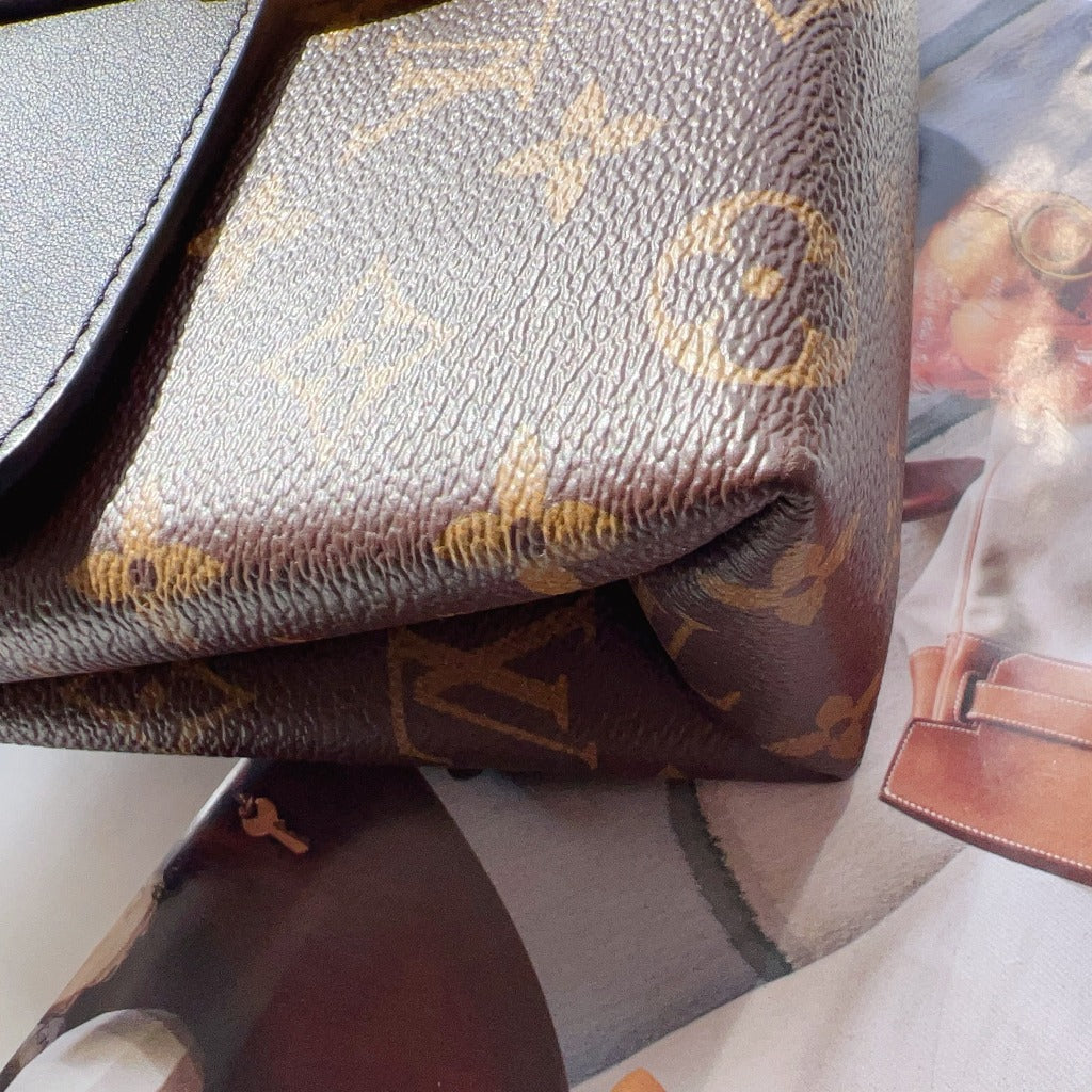 Louis Vuitton Lock BB Black