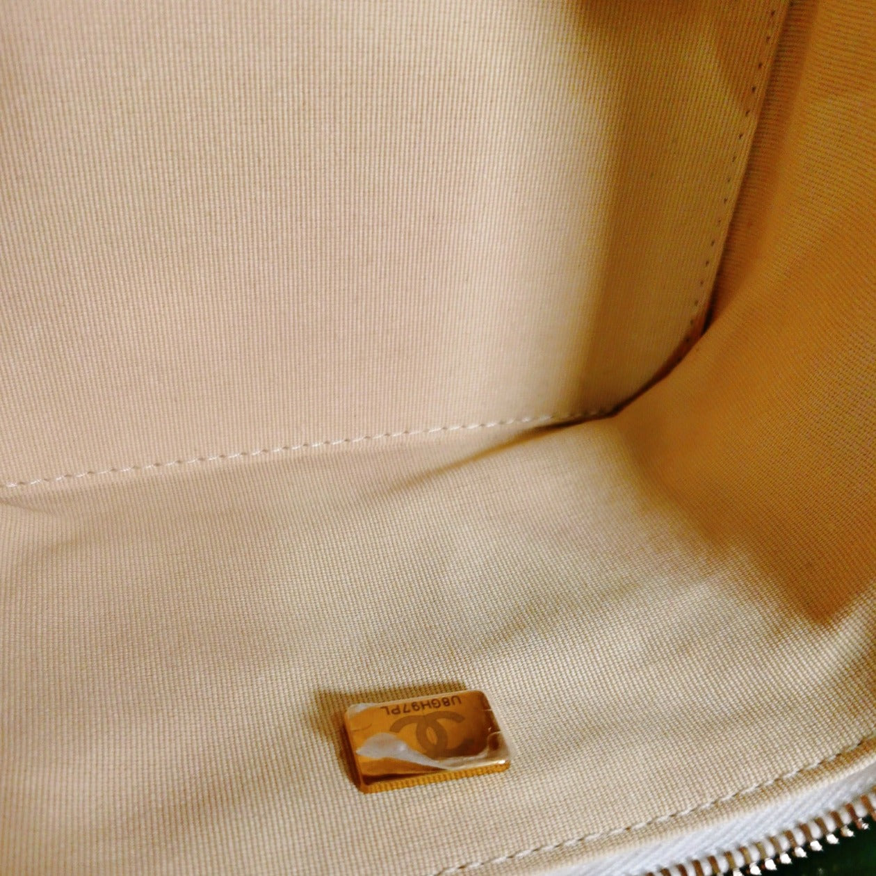 Chanel Chain Bar Vanity with Chain 22S Quilted Calfskin Small