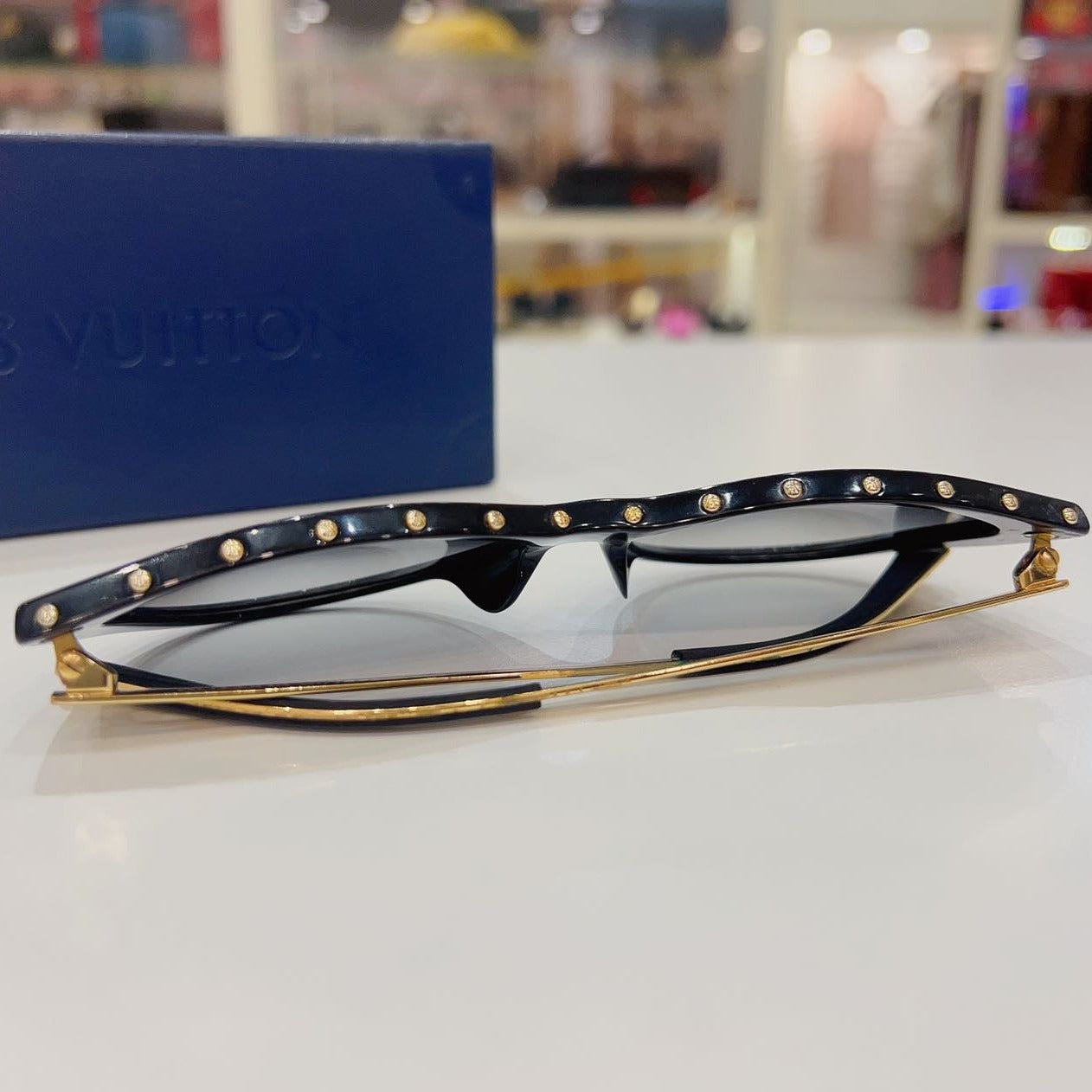 Louis Vuitton Sunglass - luxhub.ca