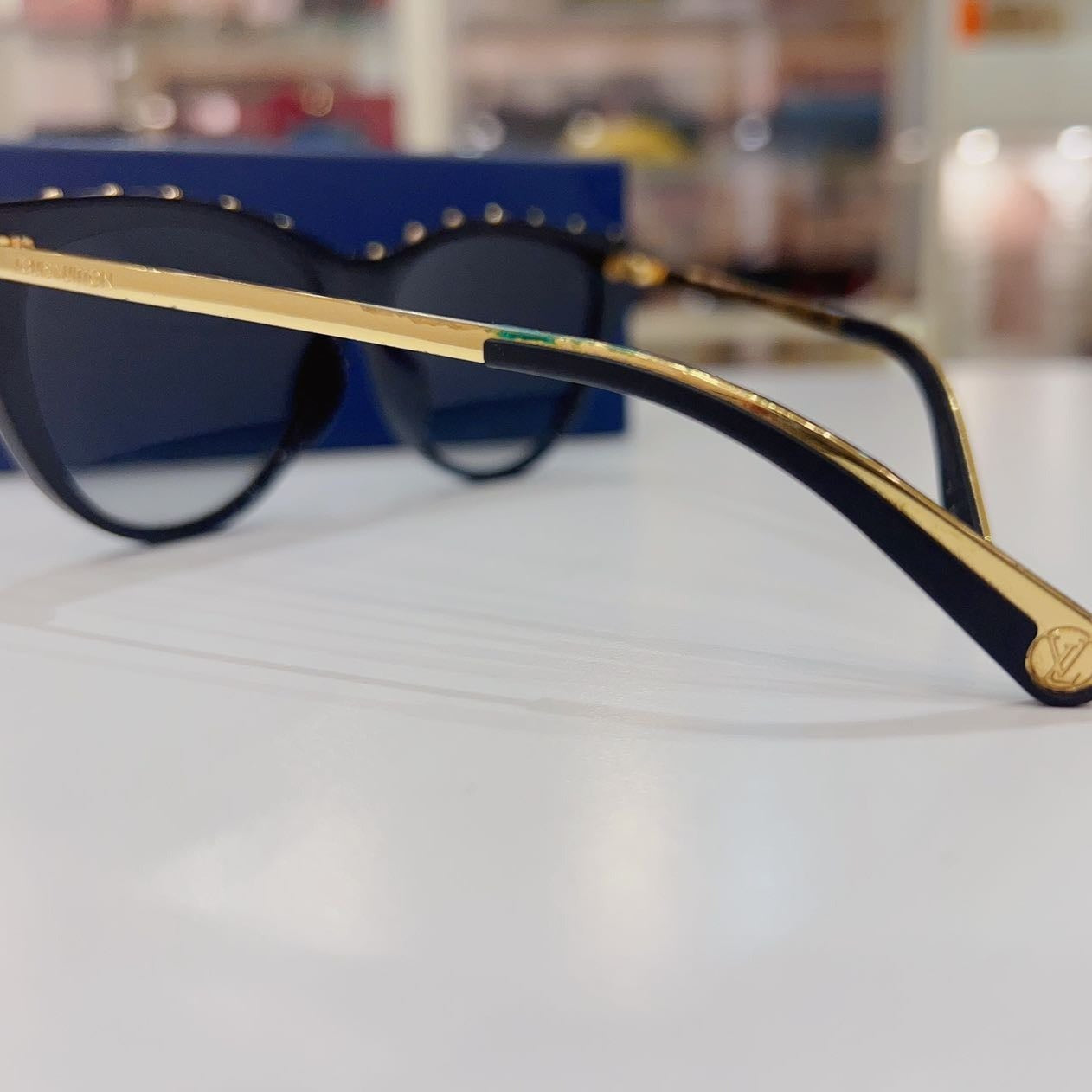 Louis Vuitton Sunglass - luxhub.ca