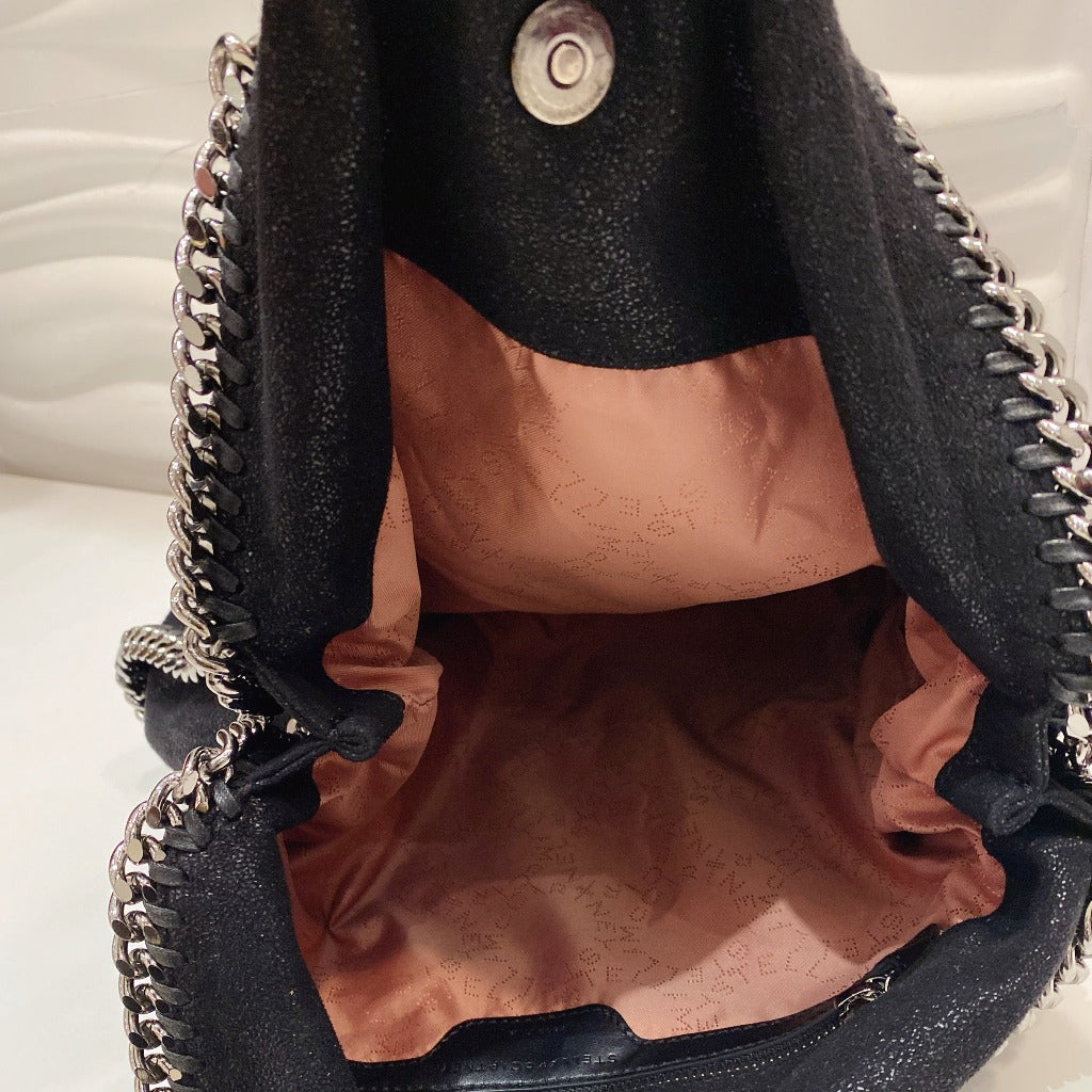 STELLA MCCARTNEY Black Chain Tote
- luxhub.ca