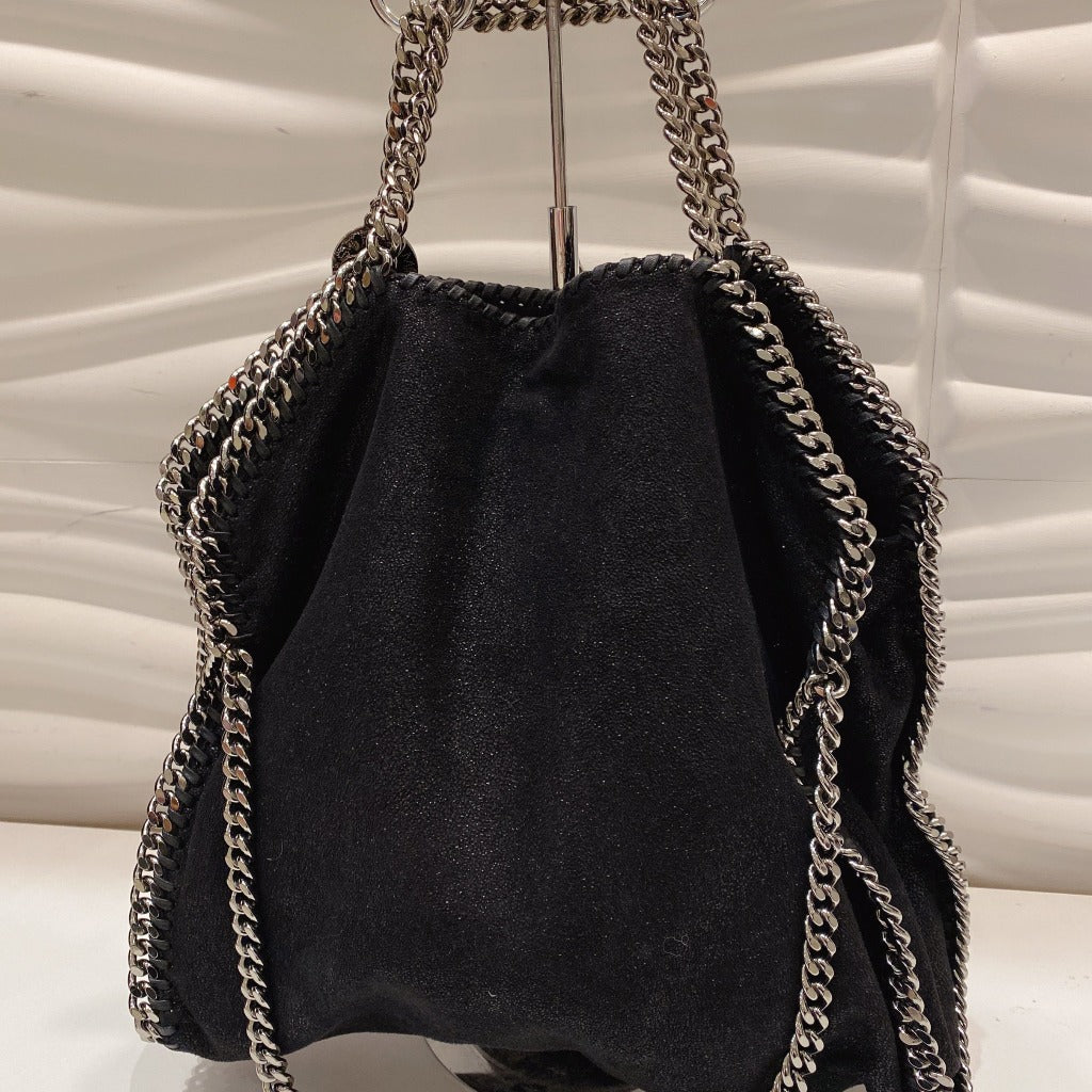 STELLA MCCARTNEY Black Chain Tote
- luxhub.ca