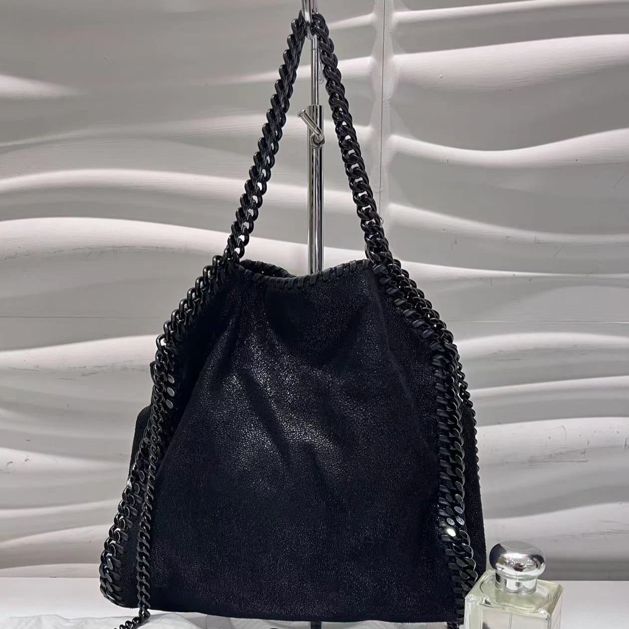 STELLA MCCARTNEY Black chain tote
- luxhub.ca