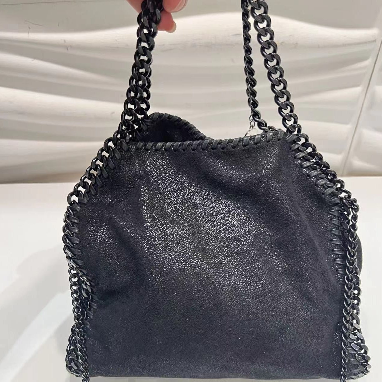 STELLA MCCARTNEY Black chain tote
- luxhub.ca