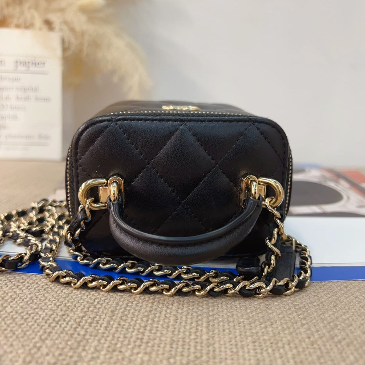 CHANEL-Crush-Mini-Vanity-Case-With-Chain-handle