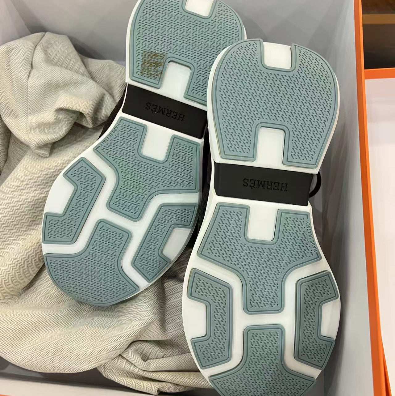 Hermes Heros sneaker Black Size40