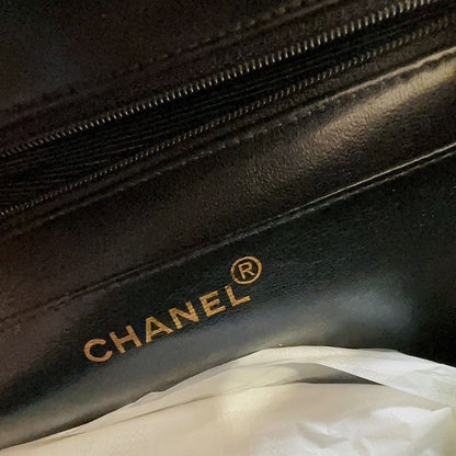 Chanel-Timeless-Jumbo-single-shoulder-flap-bag-black-quilted-lambskin-Logo