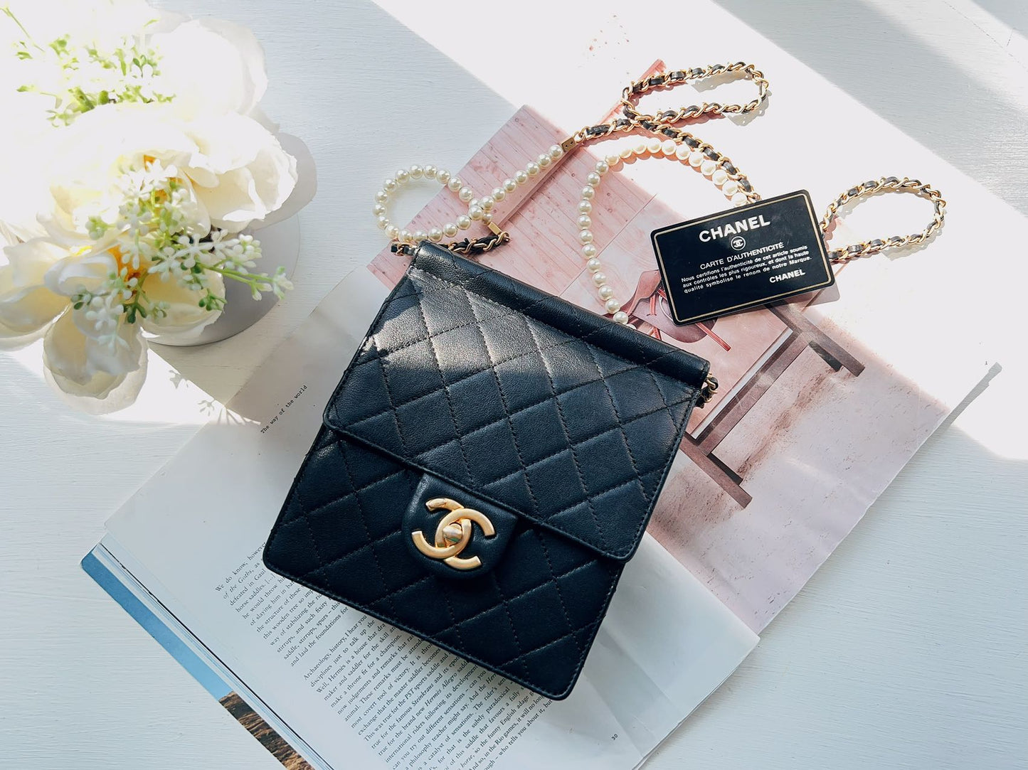 CHANEL QUILTED VERTICAL PEARLS CLUTCH BLAC