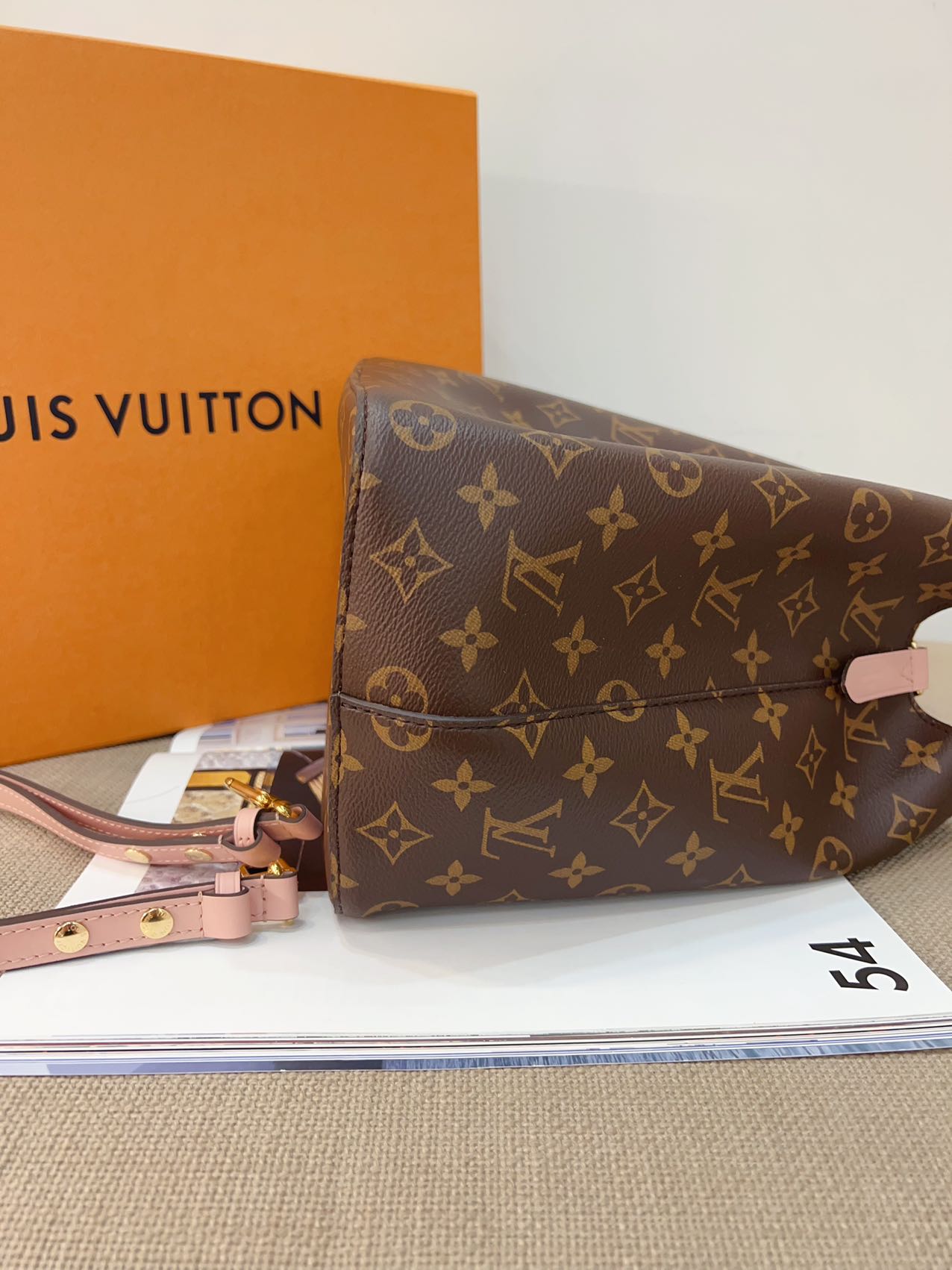 Louis Vuitton Monogram NeoNoe MM Pink Leather