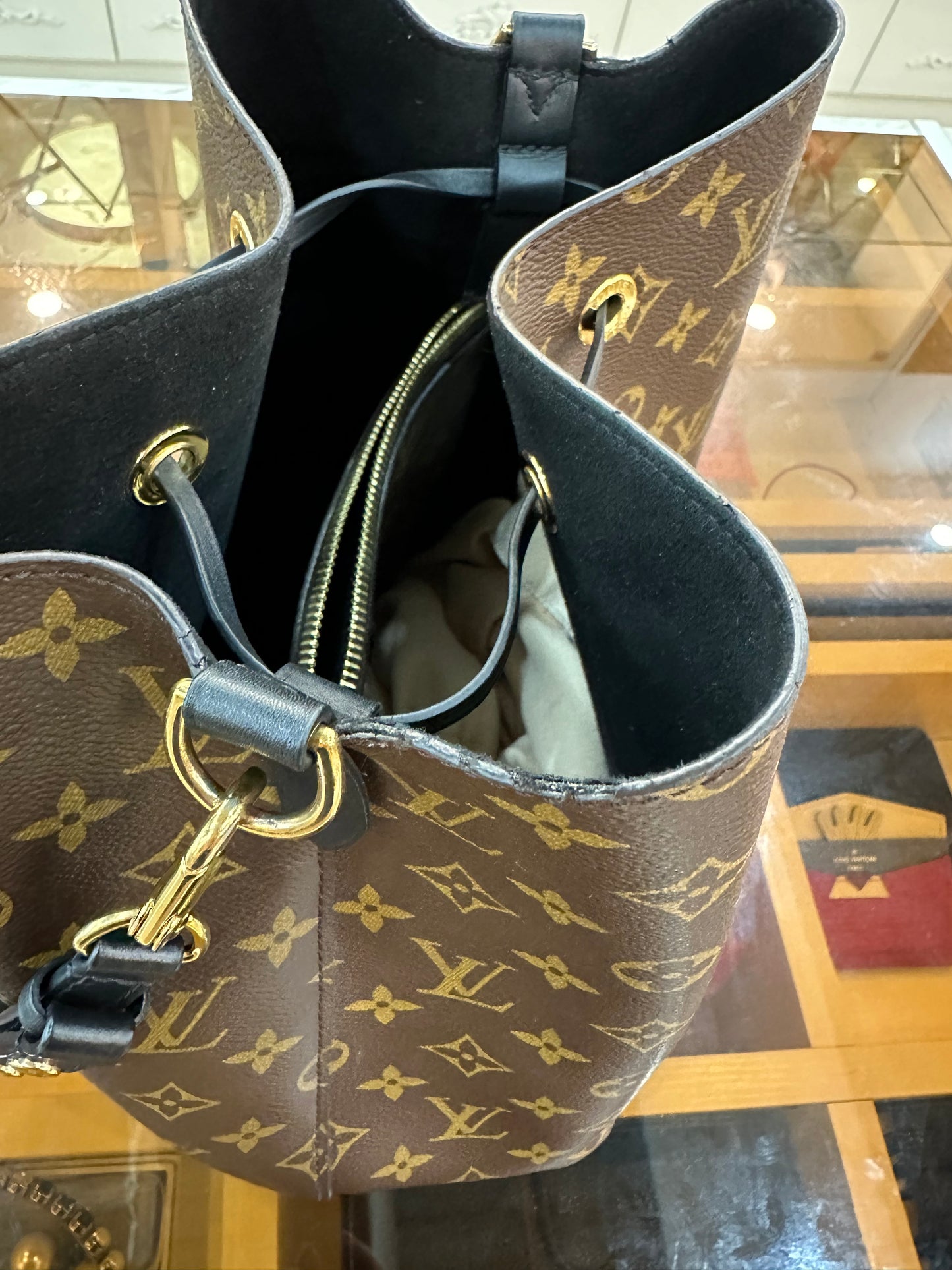 Louis Vuitton Monogram Neonoe MM Black