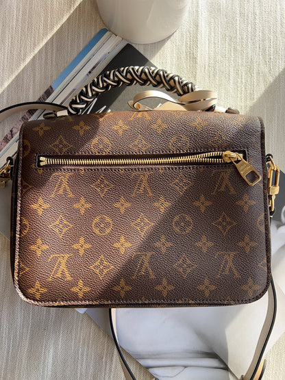 Louis Vuitton Monogram Pochette Métis 2020