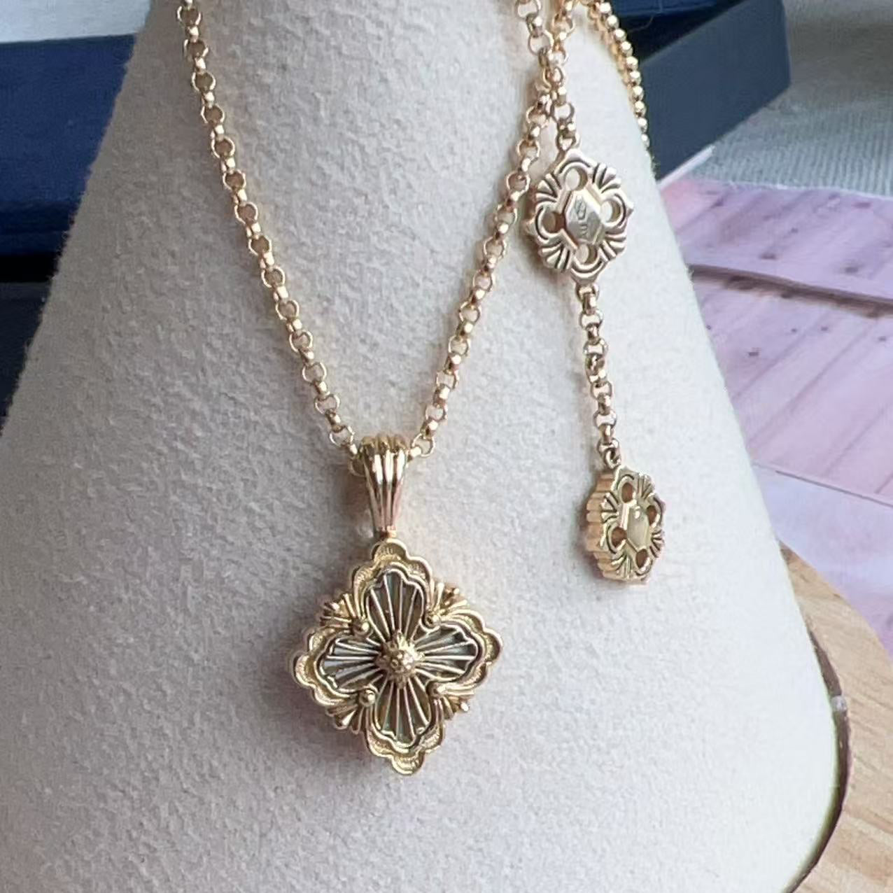 BUCCELLATI 18K Mother of Pearl Opera Tulle Small Pendant Necklace New