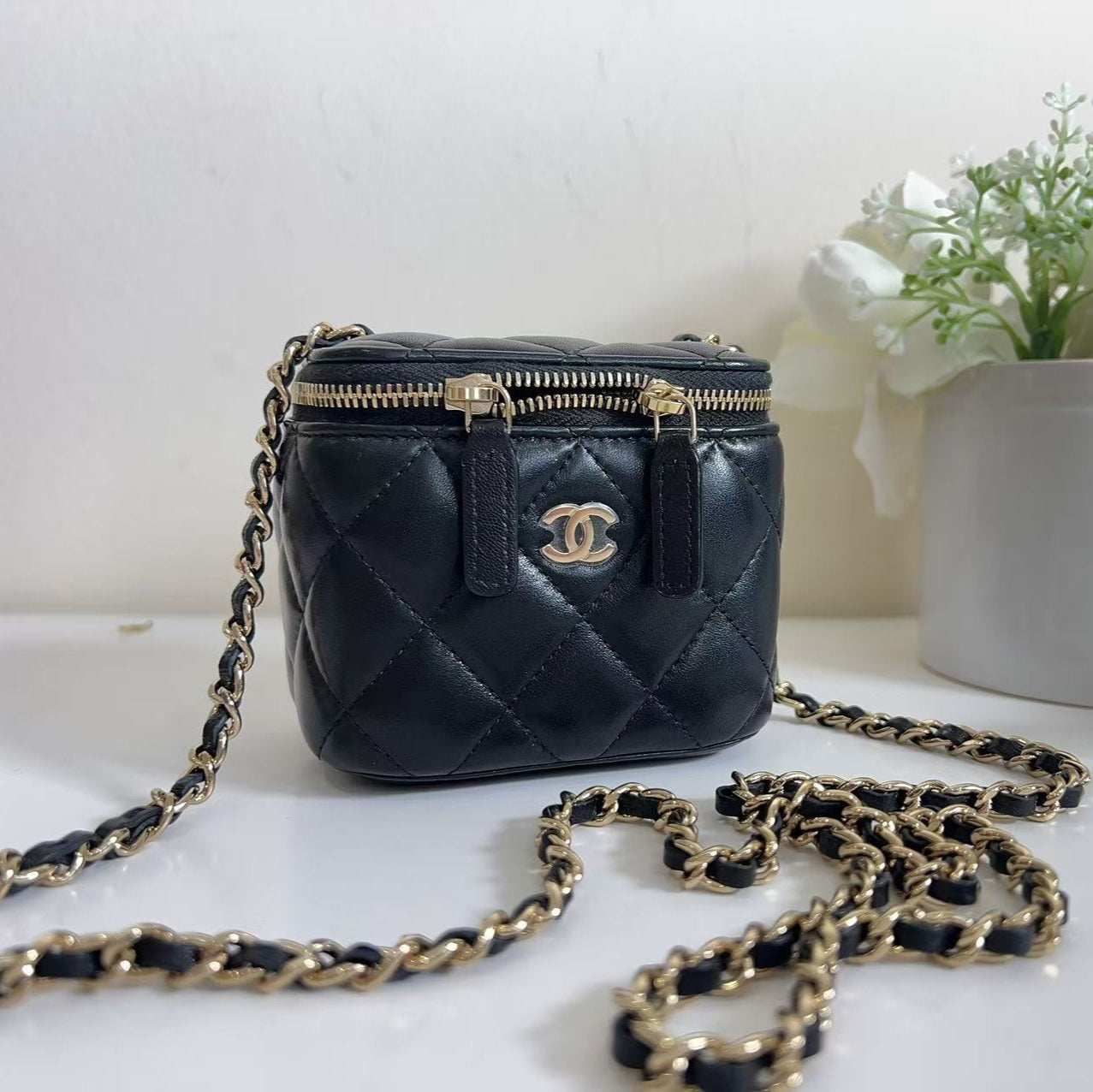 Chanel Lambskin Quilted Trendy Mini Vanity Case With Chain Black