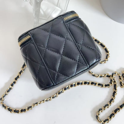 Chanel Lambskin Quilted Trendy Mini Vanity Case With Chain Black