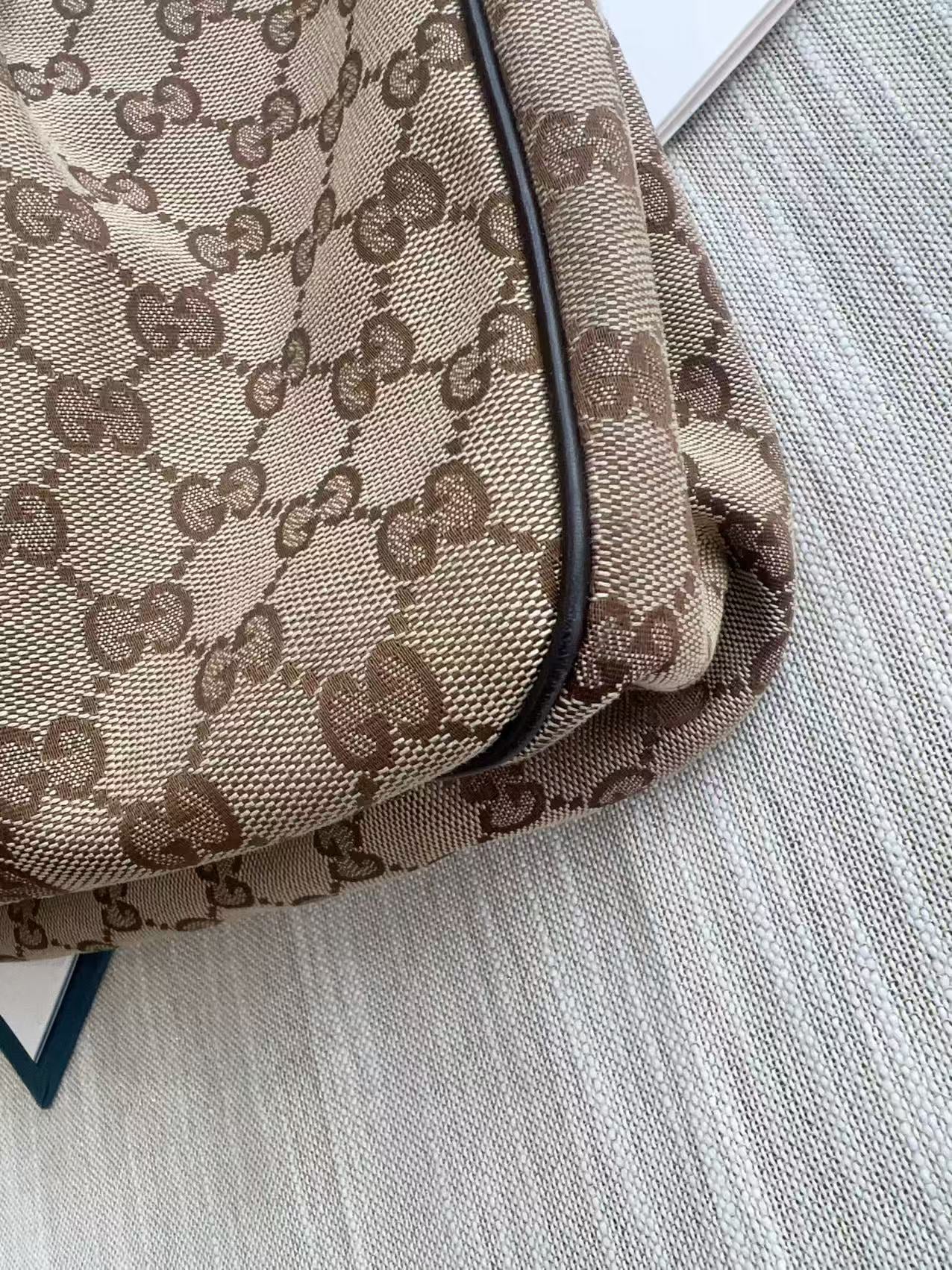 Gucci Crossbody Messenger Bag GG Canvas