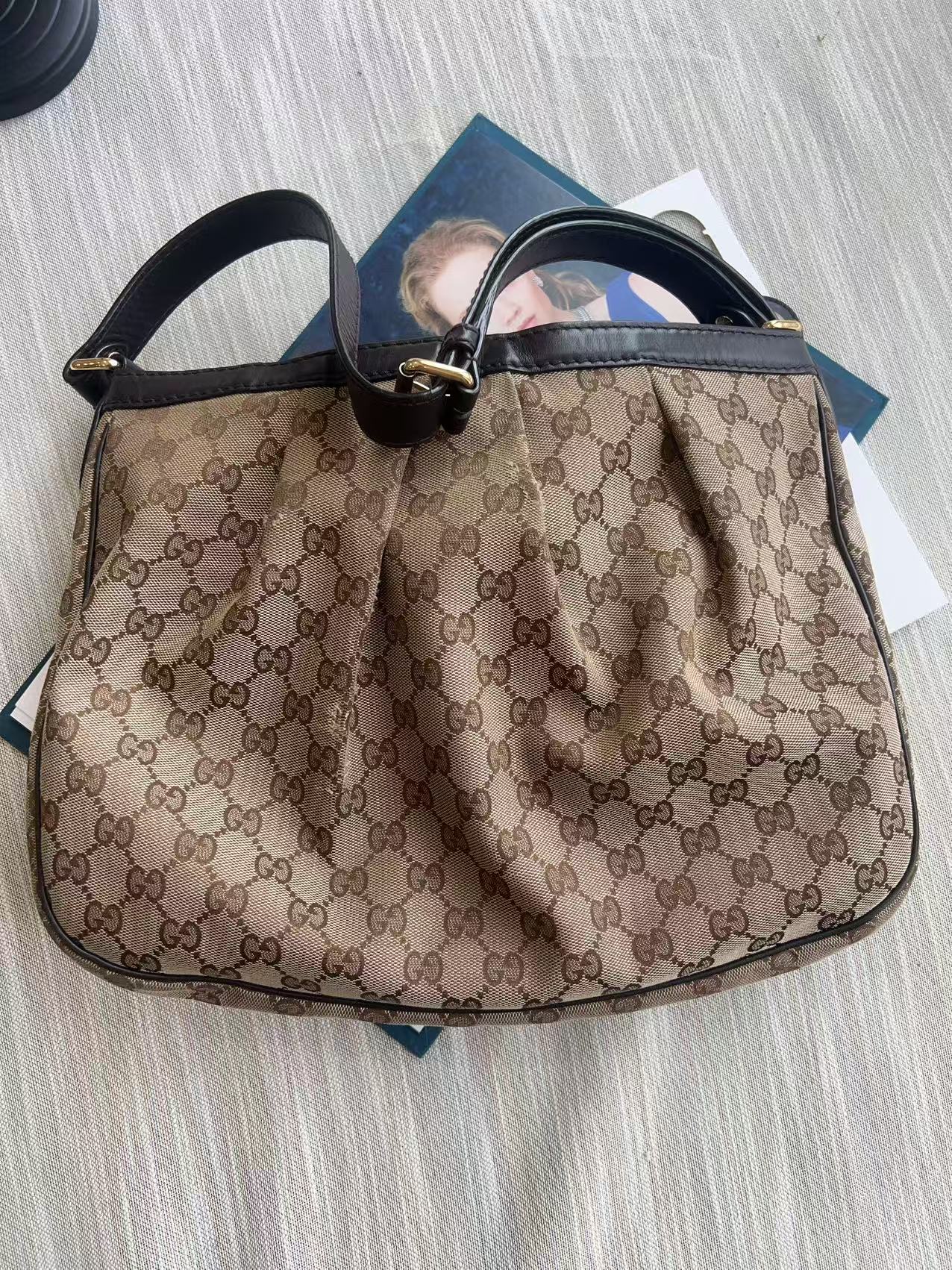 Gucci Crossbody Messenger Bag GG Canvas