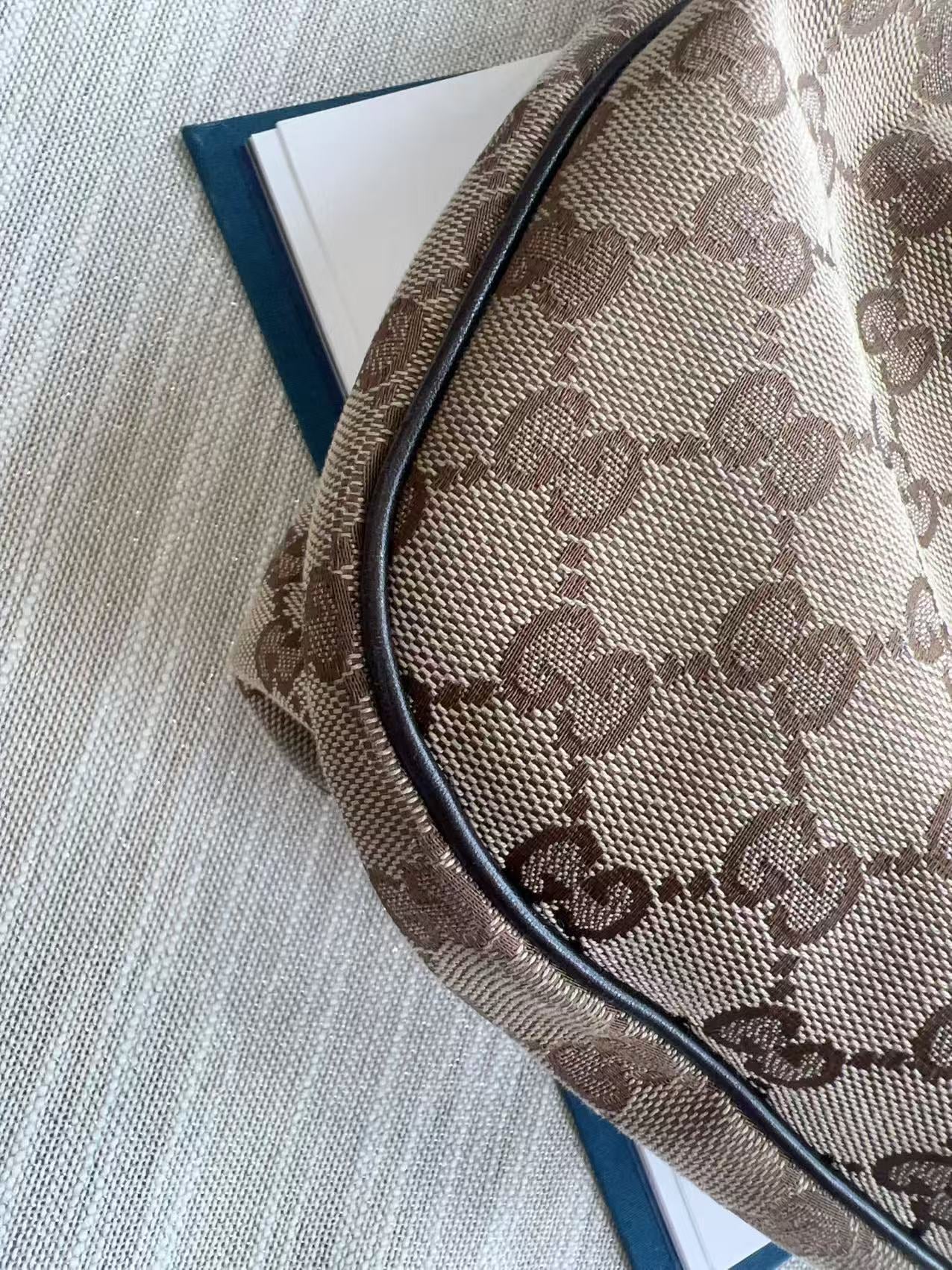 Gucci Crossbody Messenger Bag GG Canvas