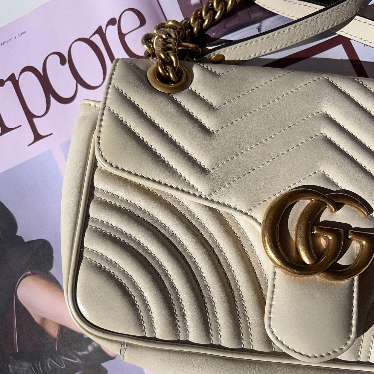 Beige handbag with gold chain and logo 