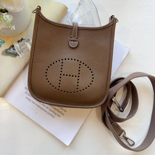 Hermes Étoupe Clemence Mini Evelyne TPM 16 Palladium Hardware