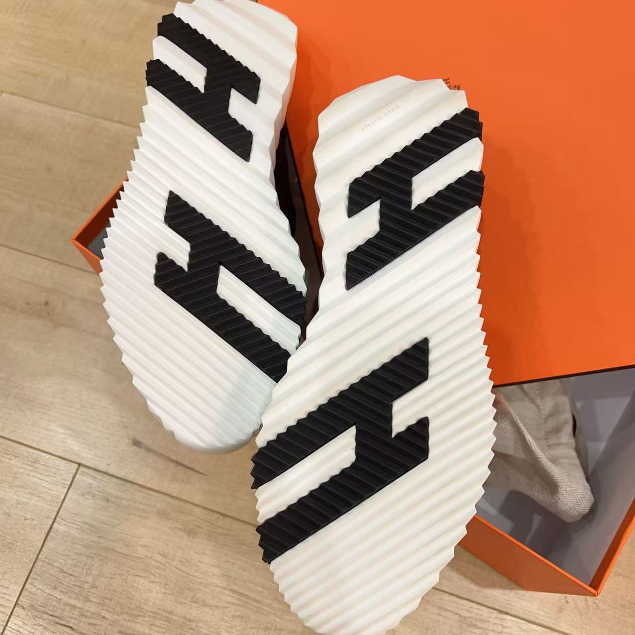 Hermes H Logo Sneakers Black Size38
