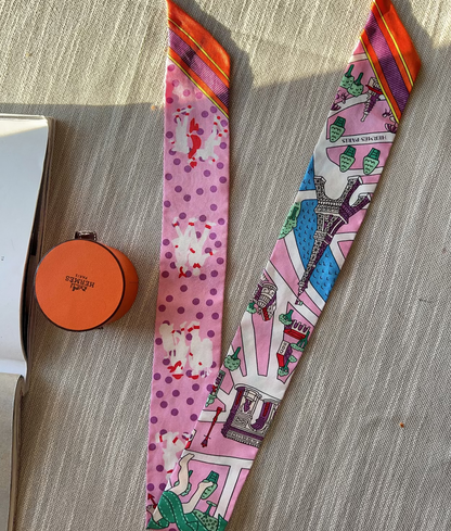 Hermes Silk Les Nouveaux Amoureux de Paris Twilly Rose Buvard White Vert