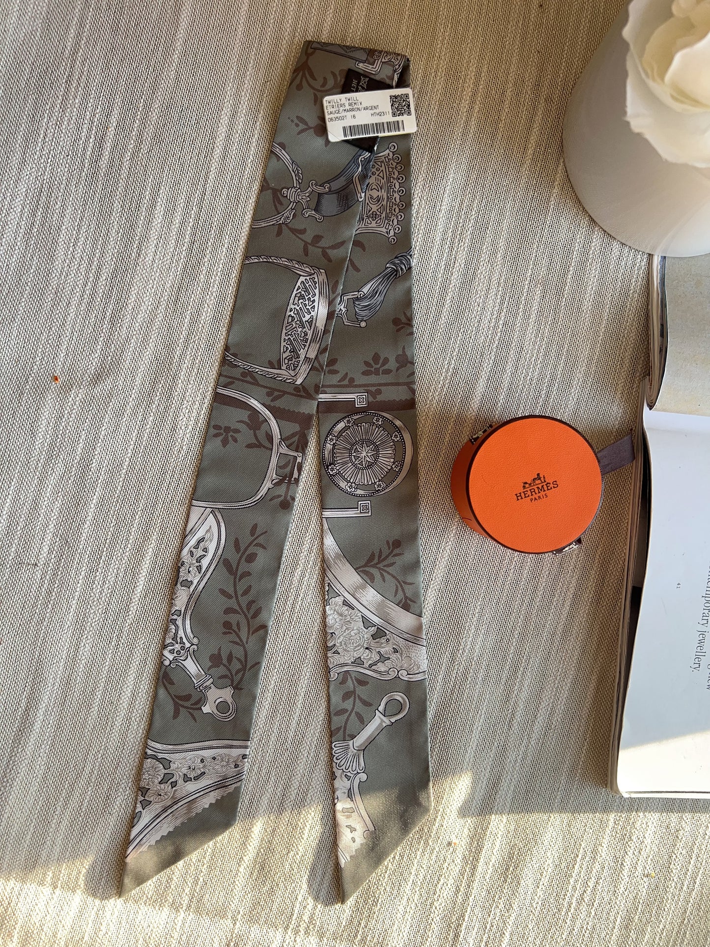 Hermès Twilly Etriers Remix Sauge Marron Argent in Gray Silk