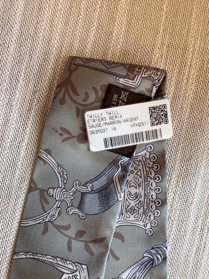 Hermès Twilly Etriers Remix Sauge Marron Argent in Gray Silk