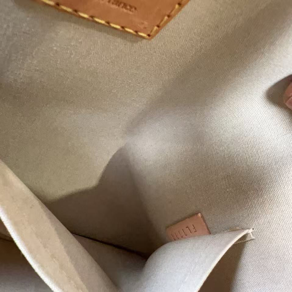 Louis Vuitton Vernis Alma PM Blanc Corail