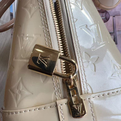 Louis Vuitton Vernis Alma PM Blanc Corail