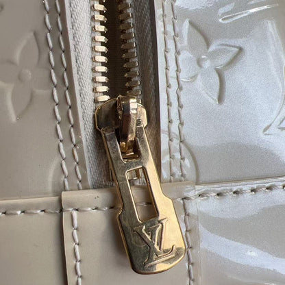 Louis Vuitton Vernis Alma PM Blanc Corail