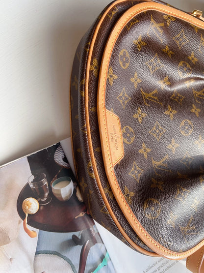 Louis Vuitton Monogram Menilmontant PM