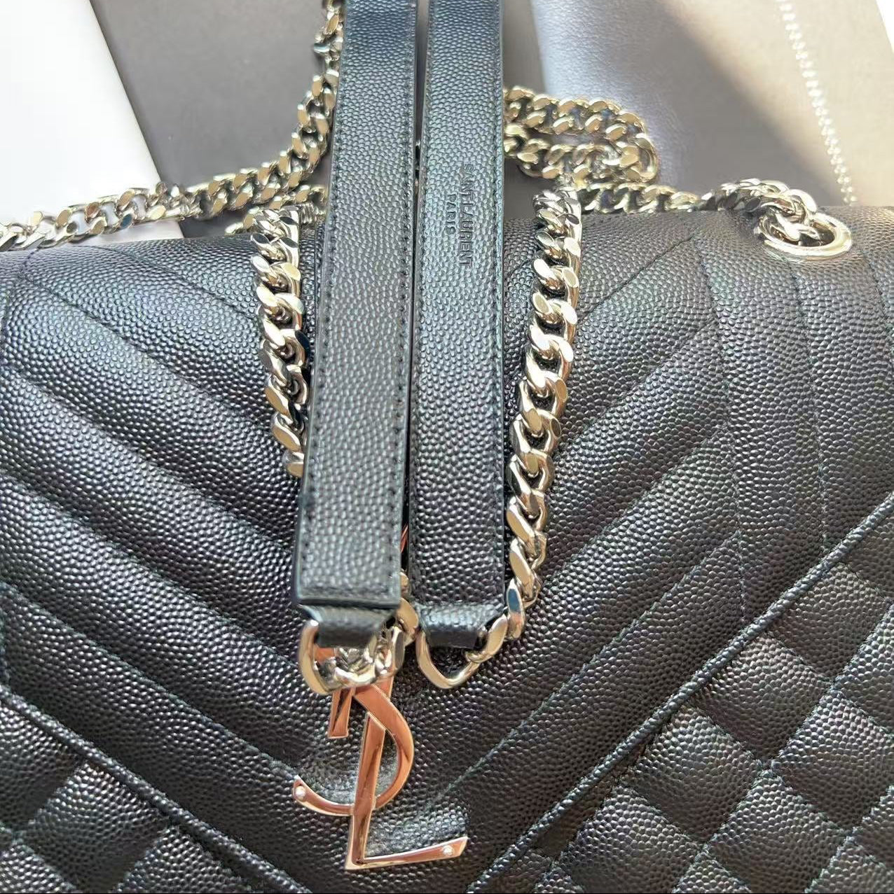 SAINT LAURENT ENVELOPE MEDIUM IN QUILTED GRAIN BAG