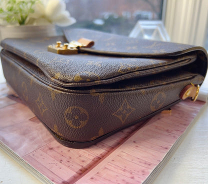 Louis Vuitton monogram Pochette Métis