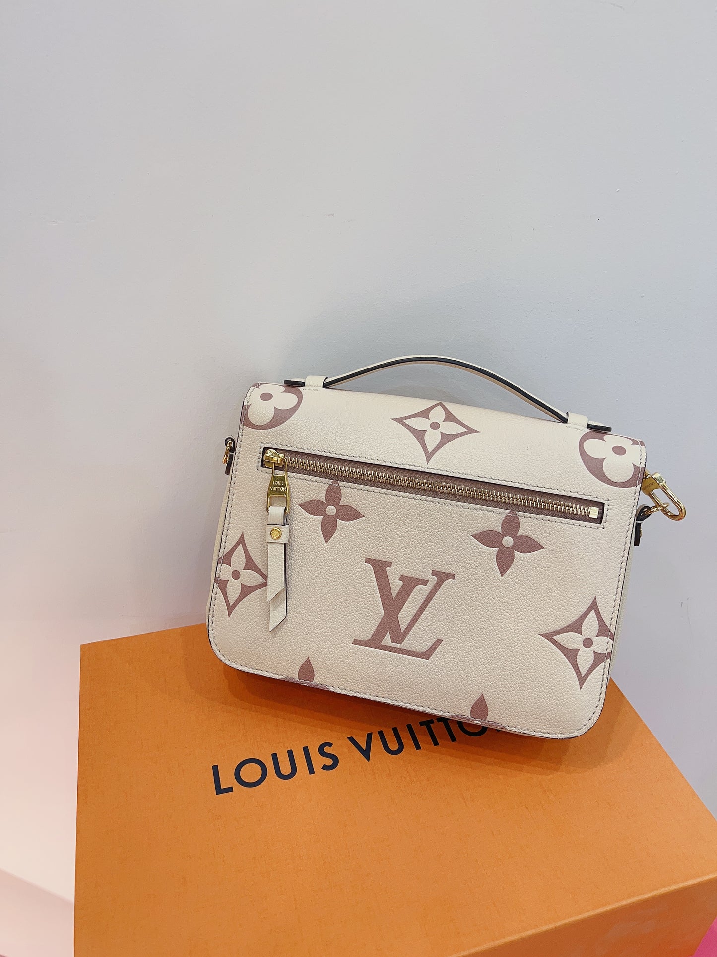 Louis Vuitton POCHETTE MÉTIS Cream/Pink
