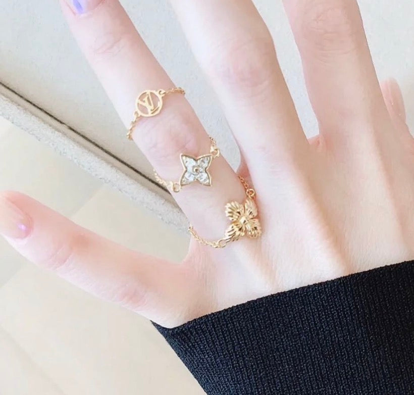 Shop Louis Vuitton Blooming strass rings set (M68377) by lufine