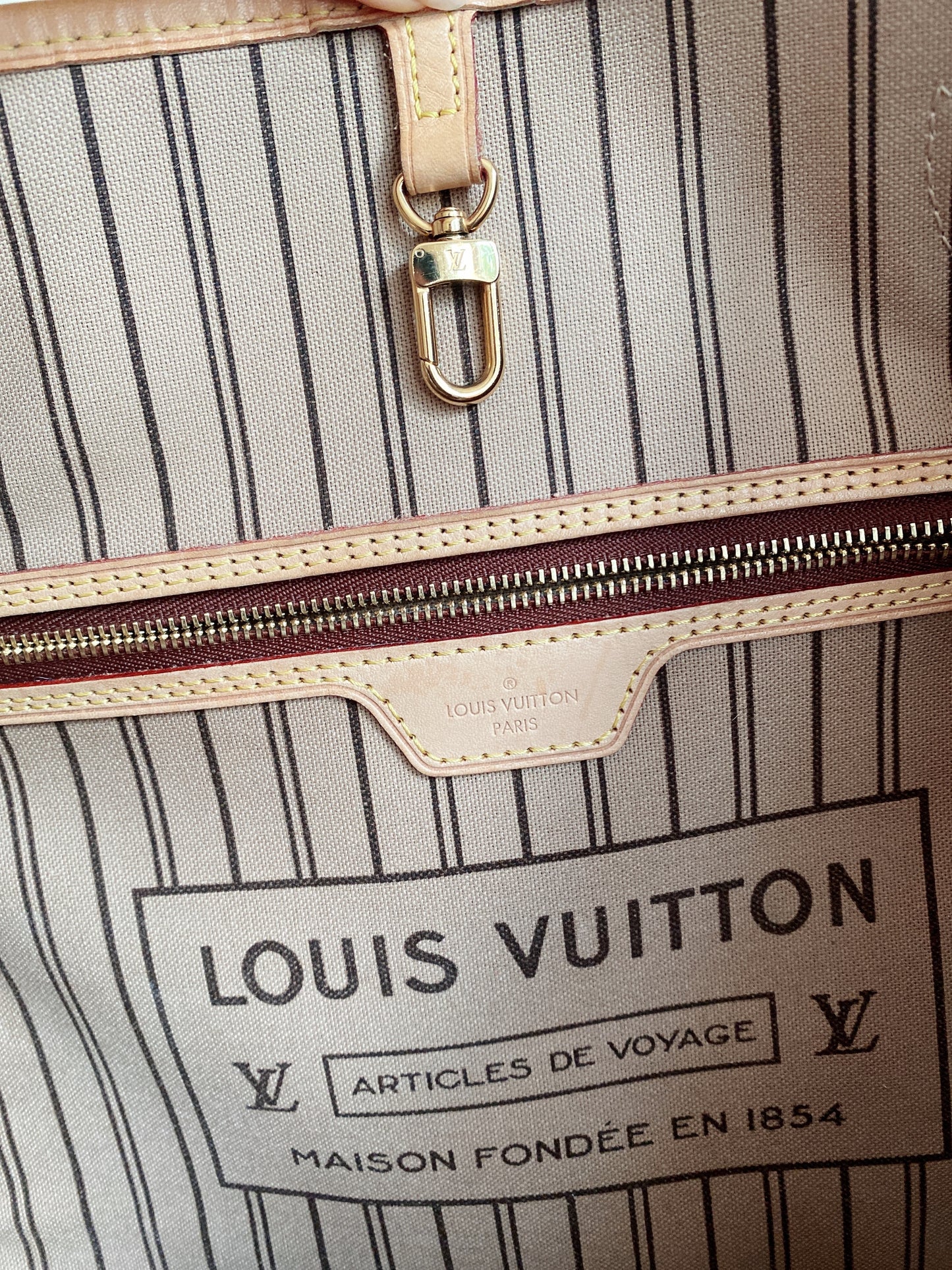 Louis Vuitton Monogram Neverfull MM w/ Pouchze