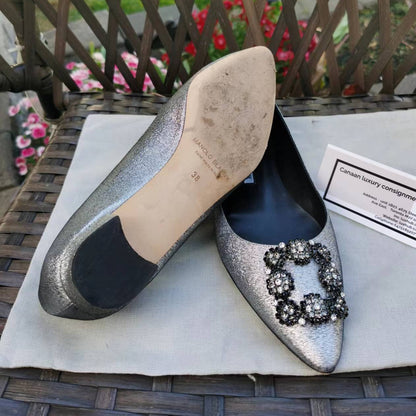 Manolo Blahnik flat size38 - luxhub.ca