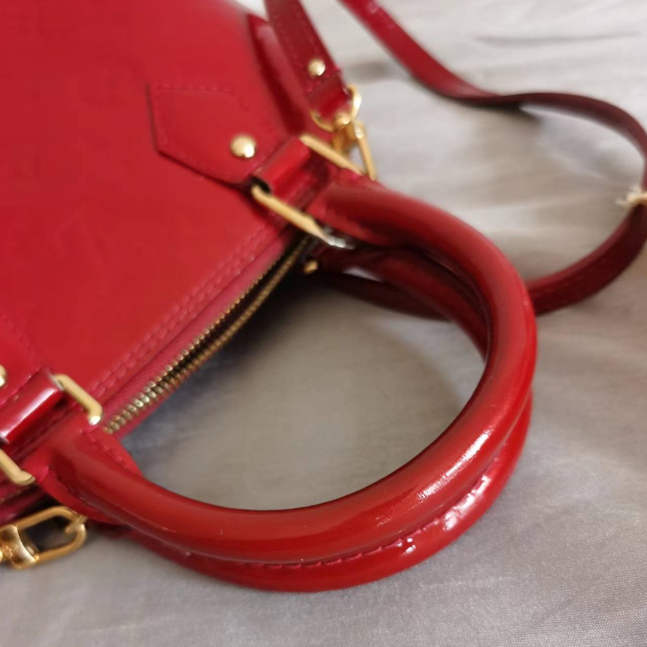 Louis Vuitton Vernis Alma BB Pomme d'Amour red - luxhub.ca